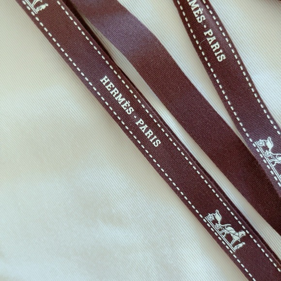 Hermes wrapping ribbon - Picture 2 of 3